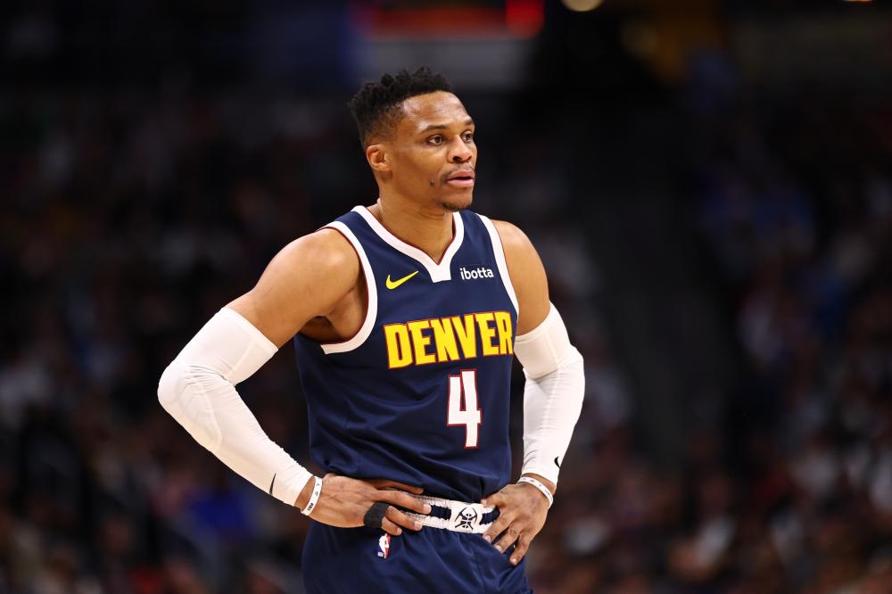 紧随其后 紧随其后